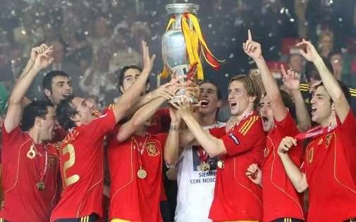 开云体育赛事直播德罗巴迎来十赛季高光表现，西班牙队球迷沸腾！的简单介绍